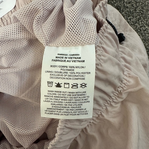 NWT! Women’s Nike loose fit high rise lined pocket shorts light pink Small - Picture 7 of 7